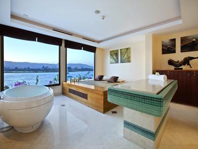 Hilton Luxor Resort & Spa